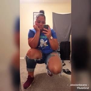 Meet your Posher, Alexis